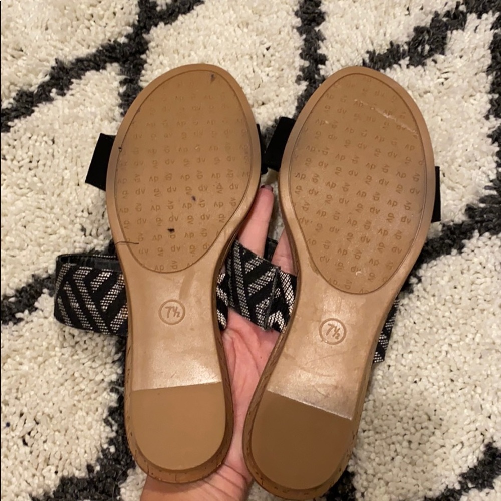 Women’s size 7 1/2 target sandals - Picture 3 of 5